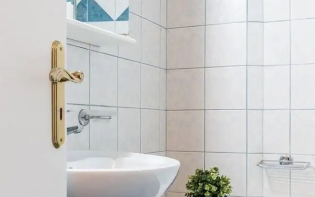 Sunny apartment with 2 bedrooms and Garden