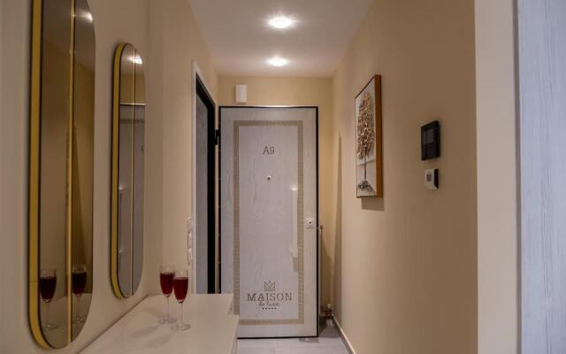 Maison De Luxx, A9 Central Lux