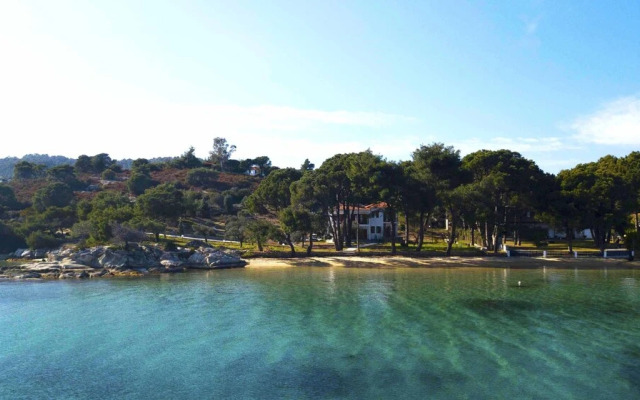Filyra Private Beach Villa