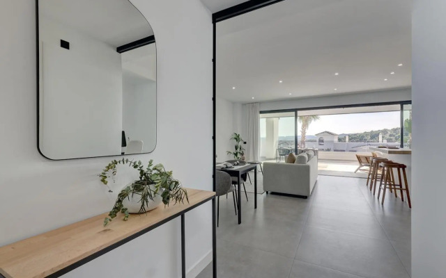 Brand New, Elegant Three Bed Apartment