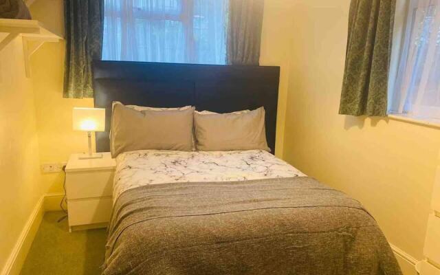 Immaculate 6-bed House in Coventry