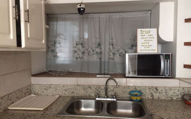 Gaudys Backpackers - Hostel