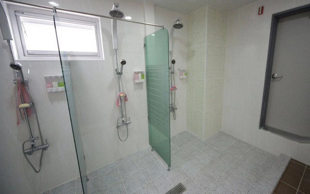 Sum Guesthouse Premium