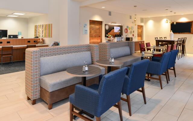 Holiday Inn Express & Suites Raleigh NE - Medical Ctr Area by IHG