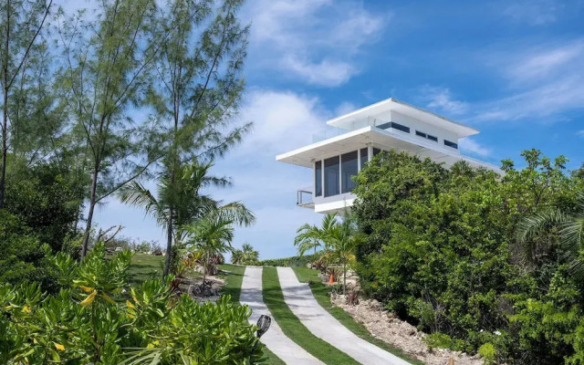 Modernized Beach House With Pool