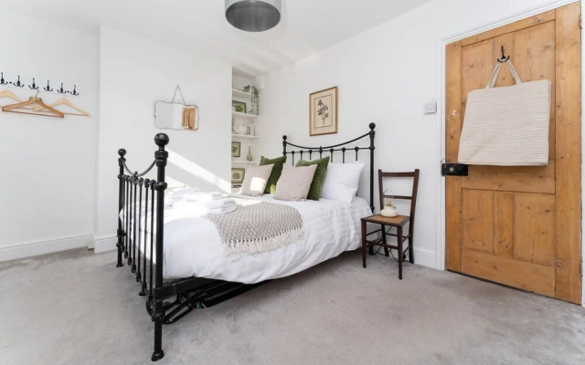 Host Stay Centurion House