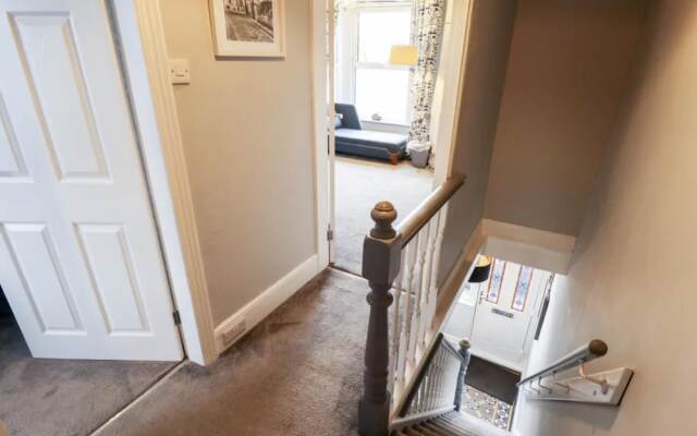 Luxury Lincoln Home - Sleeps 8 - Hot Tub - Pets