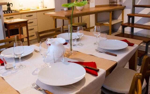 ALTIDO Lively 2 bedroom Apt with Parking close to Como