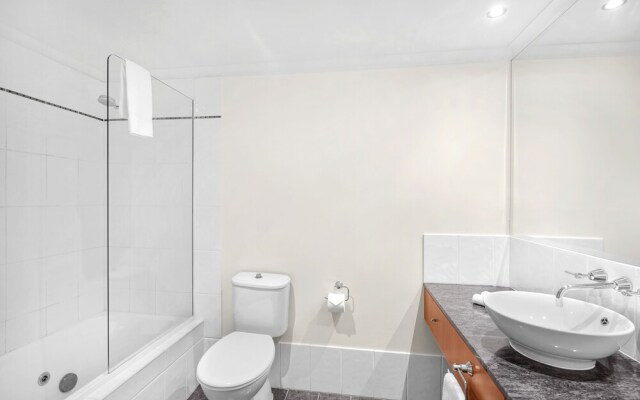 Belle Escapes - Poolside Suite, Ground Floor, Alamanda Beachfront Resort "52"