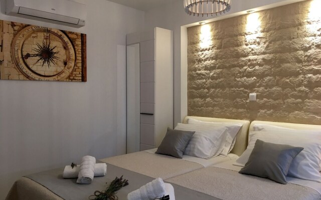 Central Split Apartments And Rooms Paese