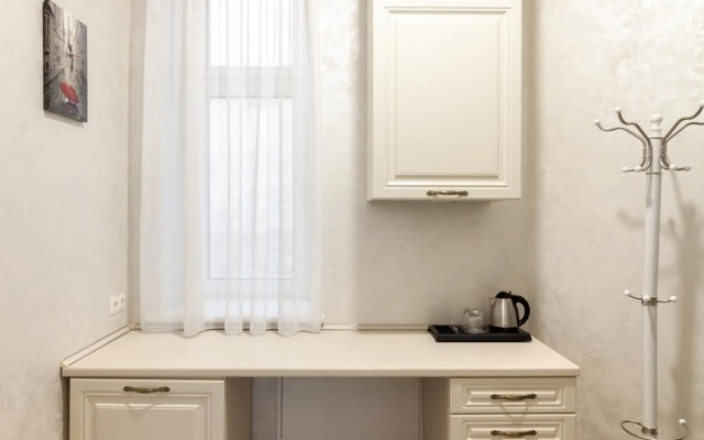 Royal mini-apart hotel on Serbska 6