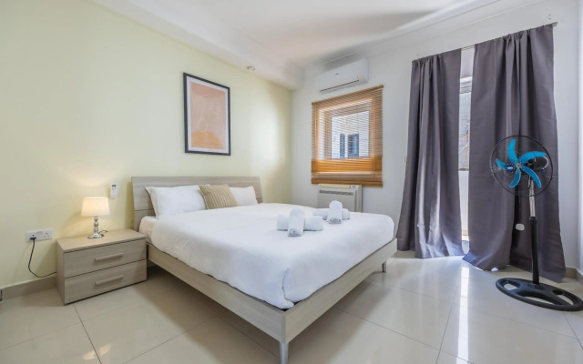 Hard to come by - modern & huge house in Sliema