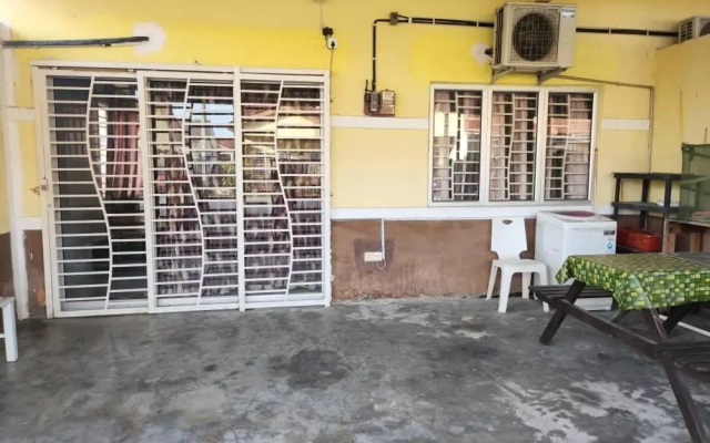 COZY COTTAGE KLIA SEPANG with AIRCONDS & FREE Wi-Fi – Entertainment – Sepang