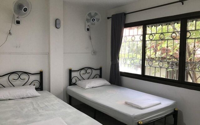 Coasters Hostel and Cafe