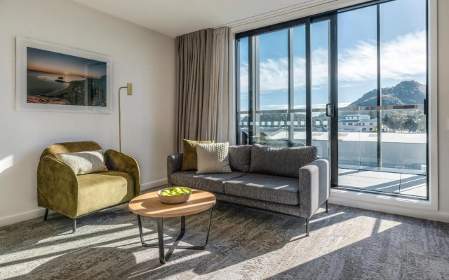 Rooftop Retreat - Mount Maunganui Holiday Home