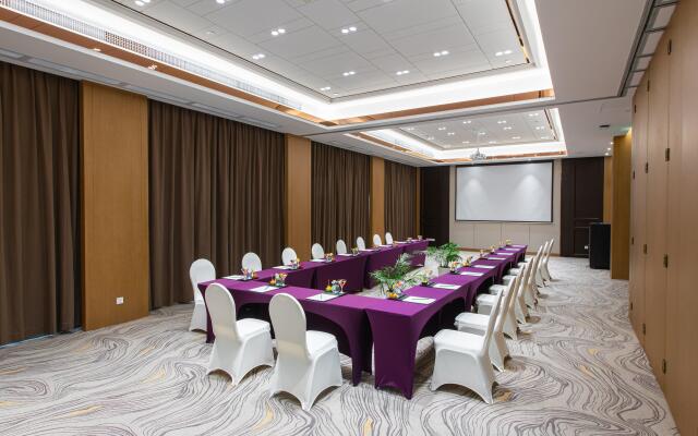 Holiday Inn Riverside Wuhan by IHG