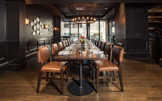 Hotel Phillips Kansas City Curio Collection by Hilton