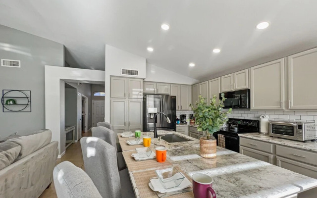 Kimberly Surprise 4 Bedroom Home by RedAwning