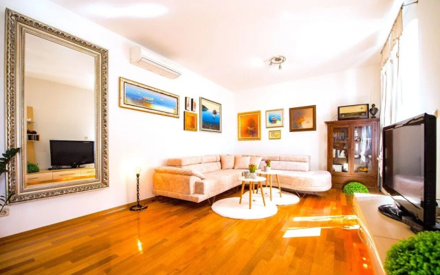 L U X E Bacvice Collection