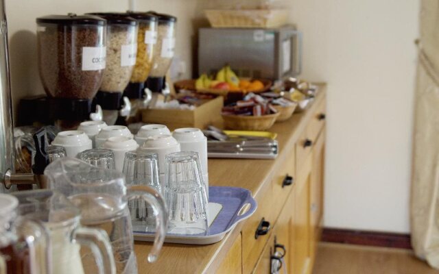 Little Foxes Hotel & Gatwick Airport Parking