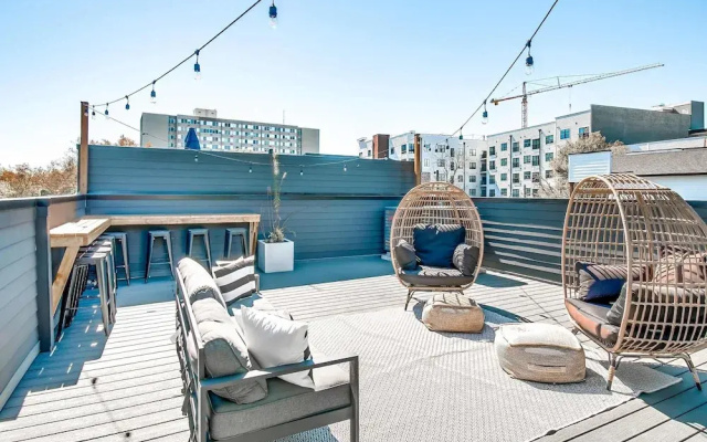 Close to the Gulch - Book Today