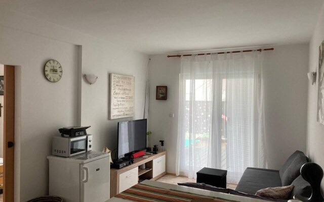 Charming 2-bed Apartment in Necujam