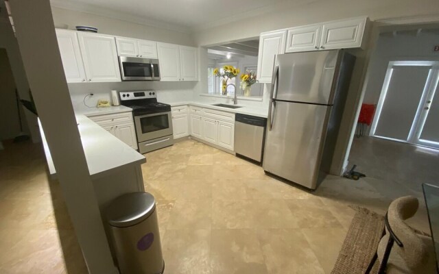 Entire Home in Biscayne Park