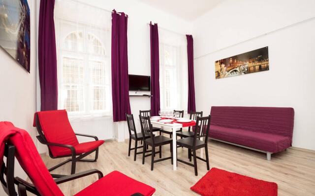 Grand Boulevard Apartments