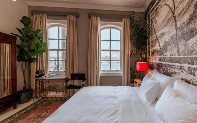 Gumruk Otel Urla