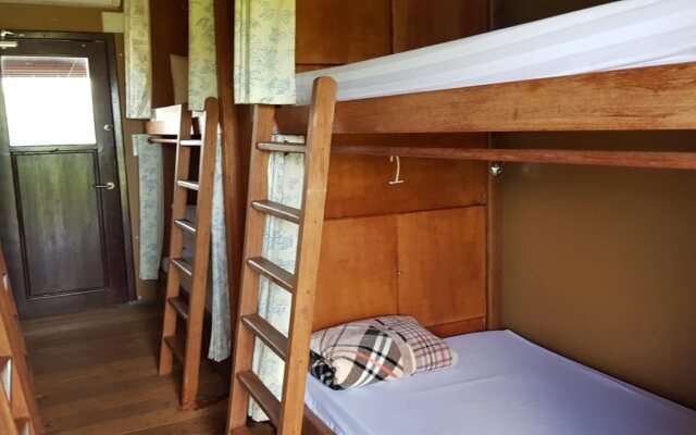 Mini Hut Hostel