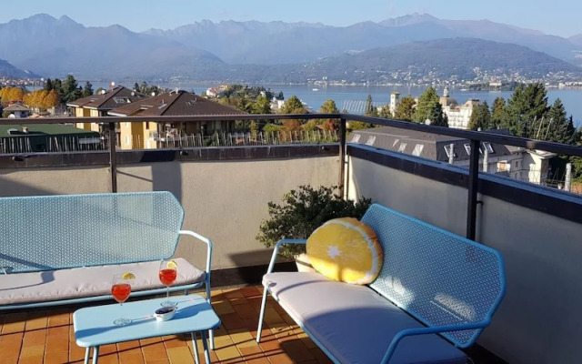 Terrace Lake View apt in Stresa With Lake View