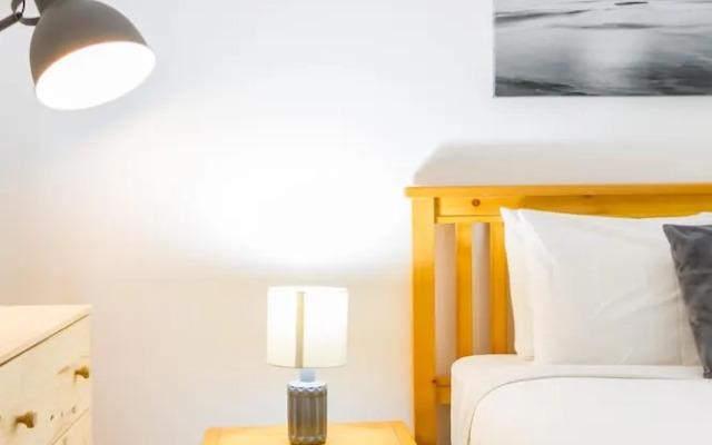 Cute and Cozy, Walk to Gondola Ski in Out