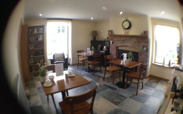 Deri-Down Guest House