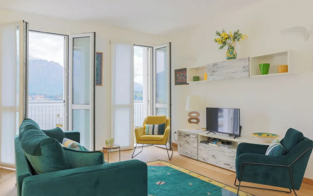 Lakefront Contemporary