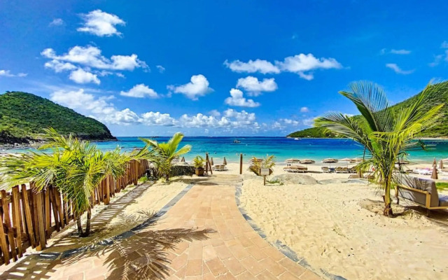 Marina Beach 2, between Anse Marcel marina and beach