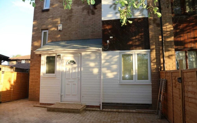 Budget Ensuite Room in Thamesmead