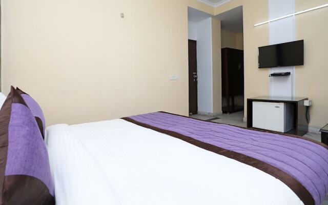 OYO 10057 Hotel Laksh Residency