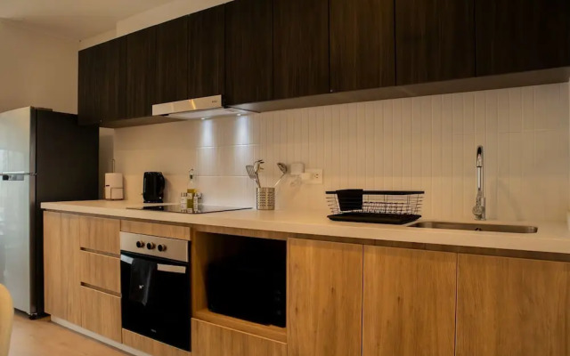 w Elegant 2BR Apartment in Miraflores Steps From Larcomar
