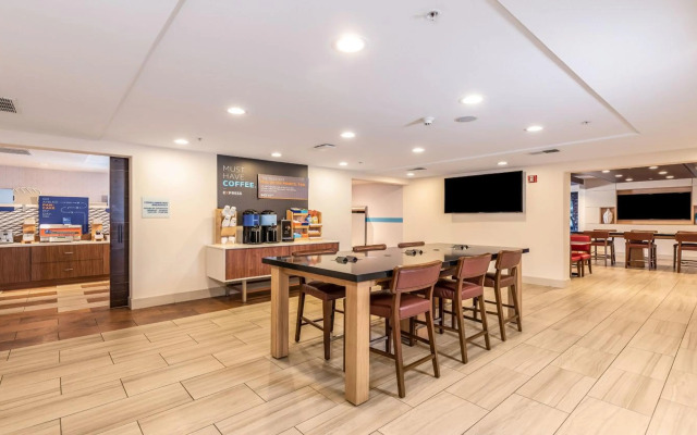 Holiday Inn Express Fremont-Milpitas Central by IHG