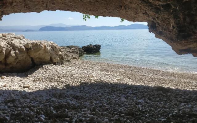 Kiveri Cave Apartment U6, near Nafplio, Kiveri