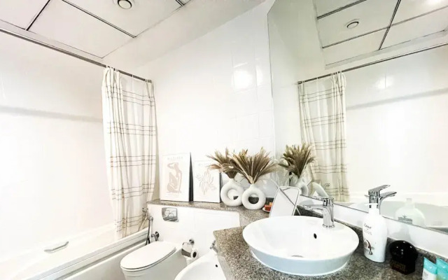 LUX The Dubai Marina View Suite