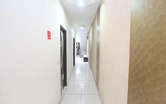 OYO 11844 Silver Star