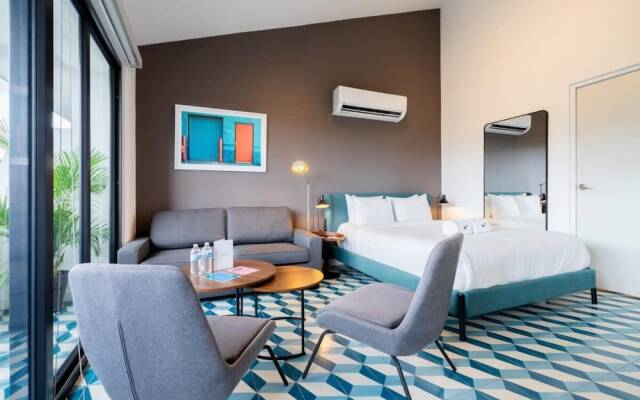 w Artistic Loft in Santa Ana
