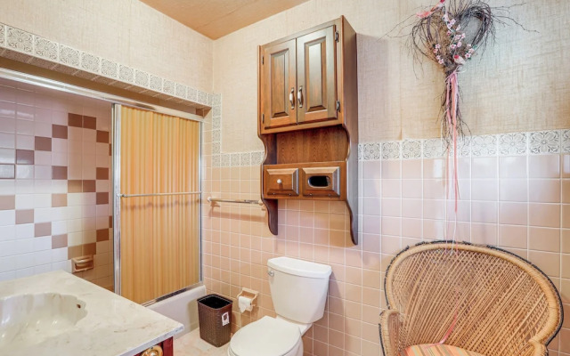 Beachfront Home ~ 7 Mi to Cape May!