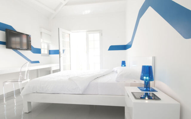 Wave Hotel & Cafe