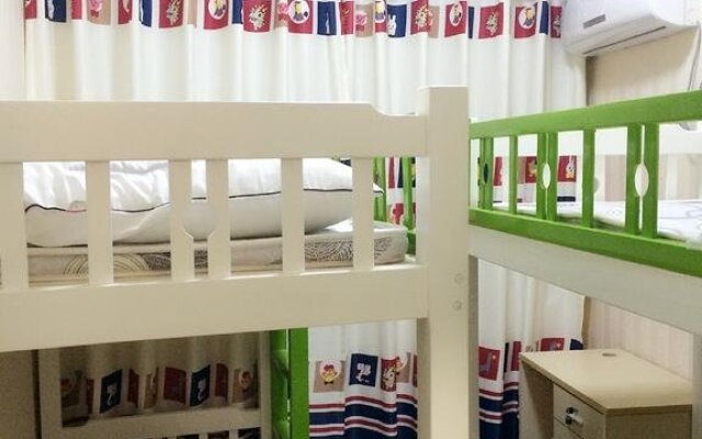 8090 Youth Hostel