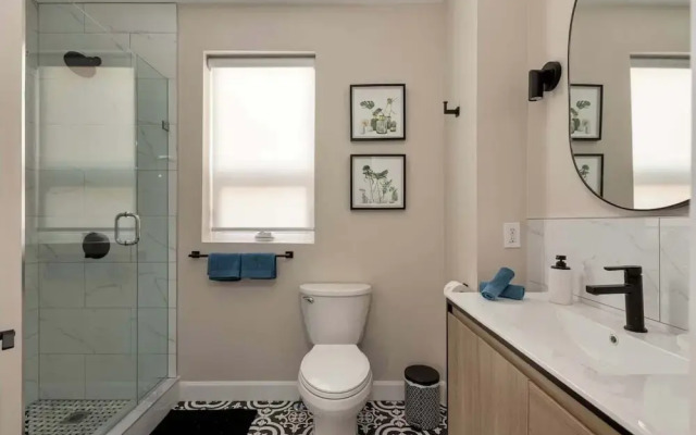 Casa Leslieville - 2BR Suite w LRG Patio