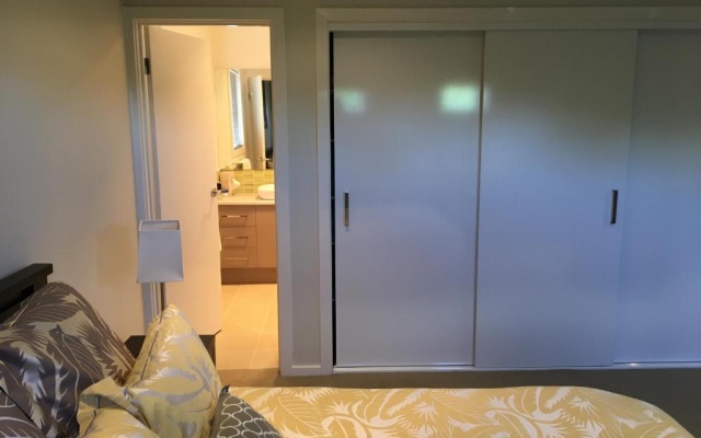 Grand Escape McKenzie - solar heated Pool, WiFi, Netflix, 5 bdrm, 4bthrm – Guest Rooms – Cowes
