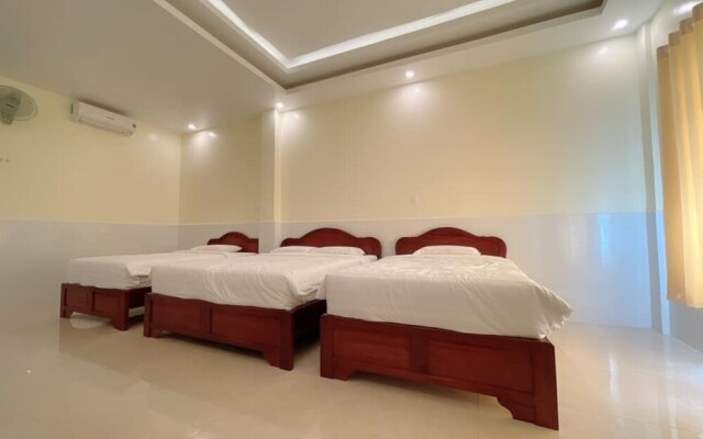 Long Hà Hotel