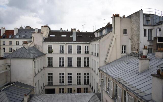 Stylish and Modern Apartment in Le Marais